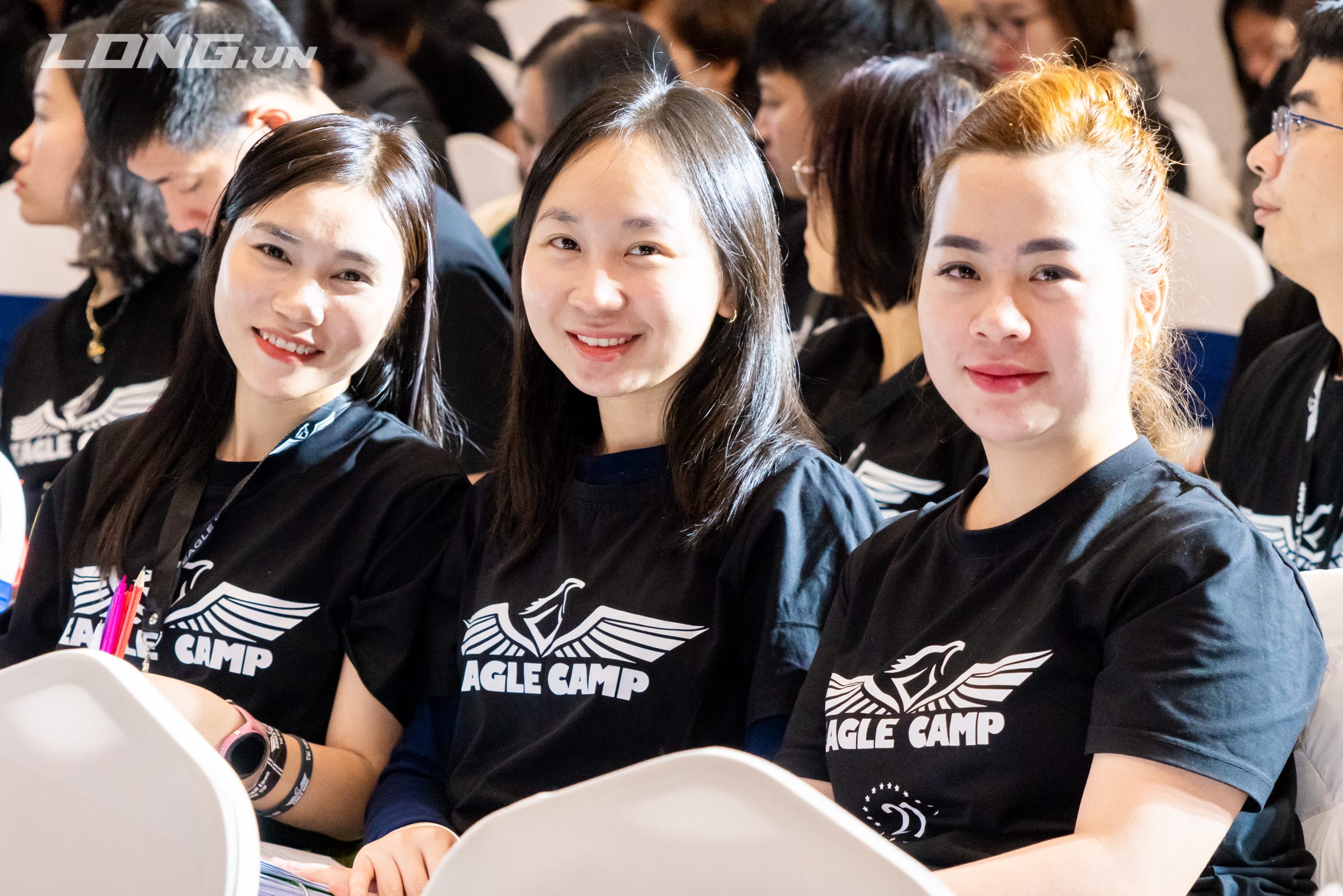 tham gia các khóa học để biết cách cải thiện kỹ năng giao tiếp