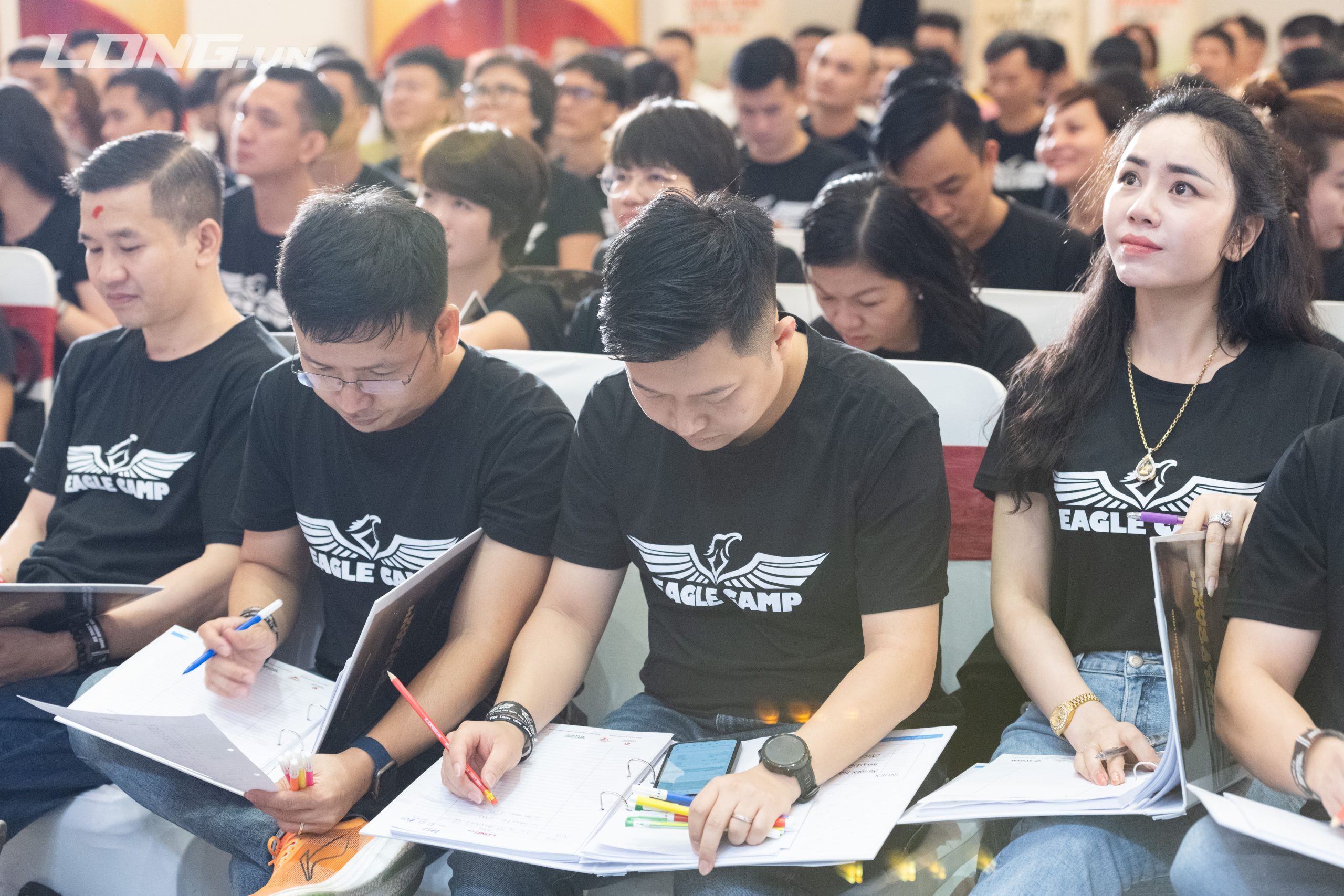 khách hàng trung thành phạm thành long1