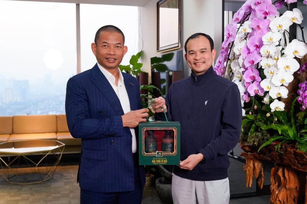 tặng quà tết phạm thành long